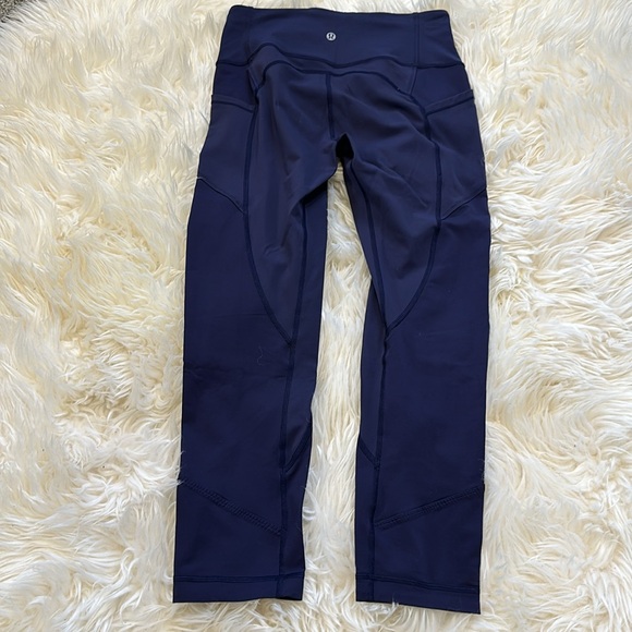 Lulu lemon women’s athletics pants size 8. Navy blue with pockets. - Picture 4 of 5